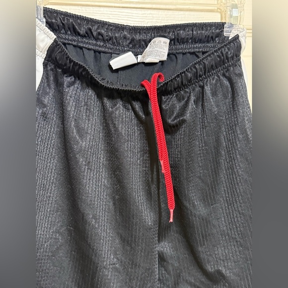 NIKE BOYS BASKETBALL shorts 522433-014 Youth XL - Picture 6 of 6